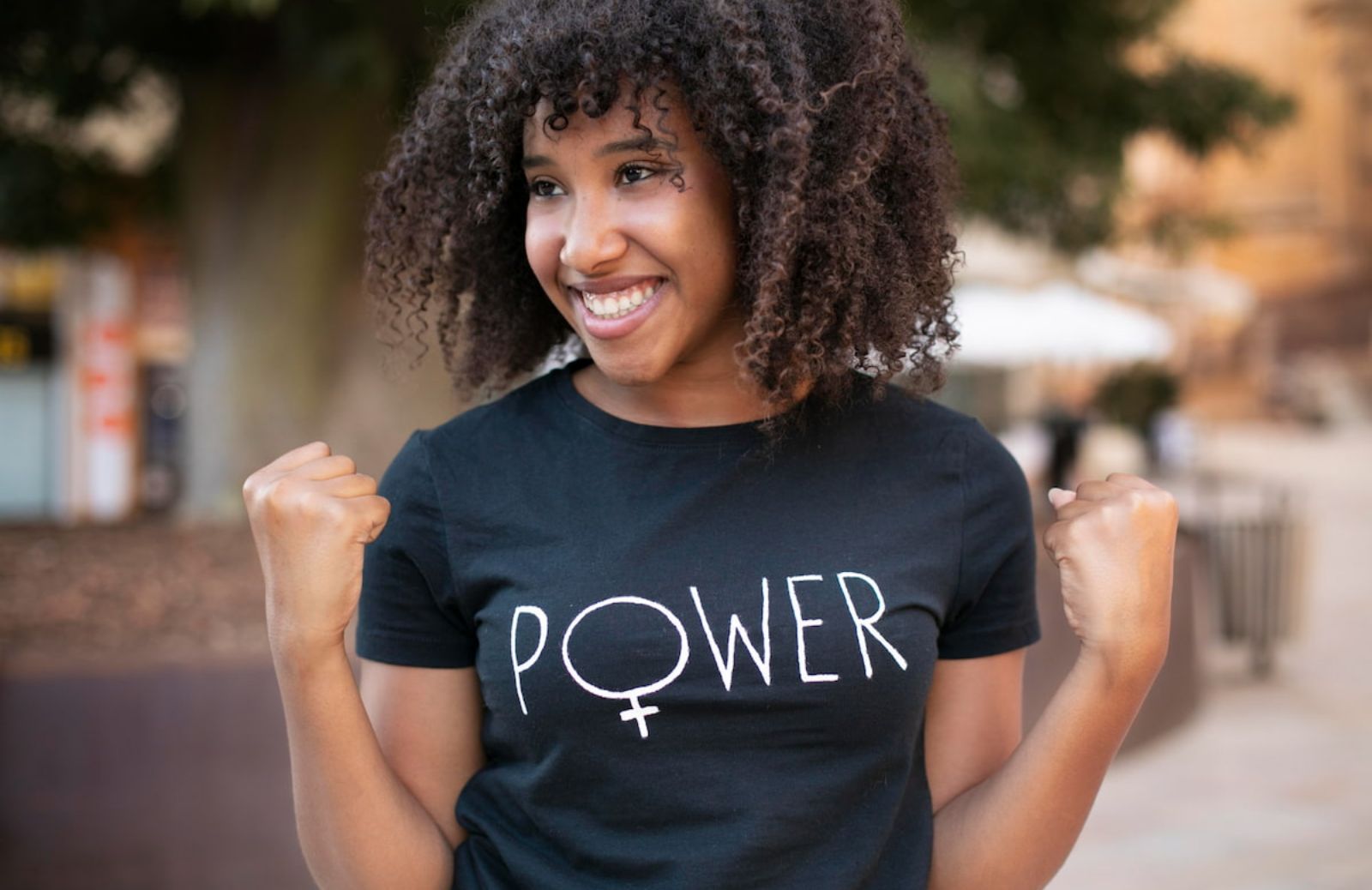 Clapback t-shirt, le magliette manifesto sono sempre di moda
