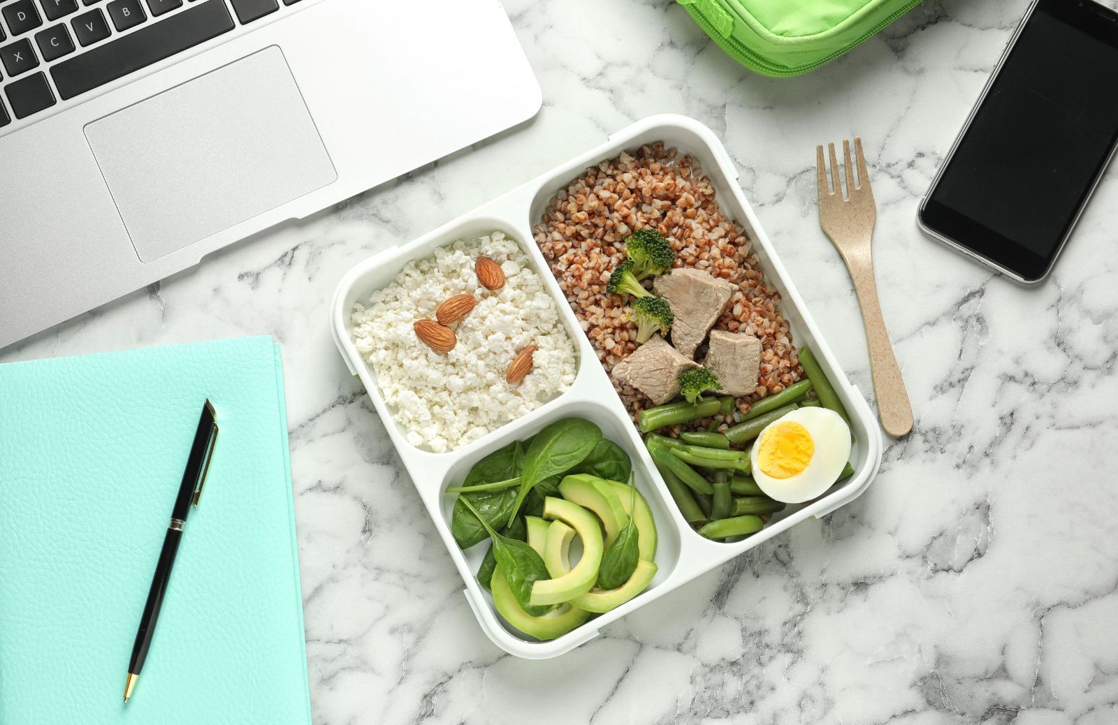 Pausa pranzo in ufficio: idee sfiziose su cosa mangiare