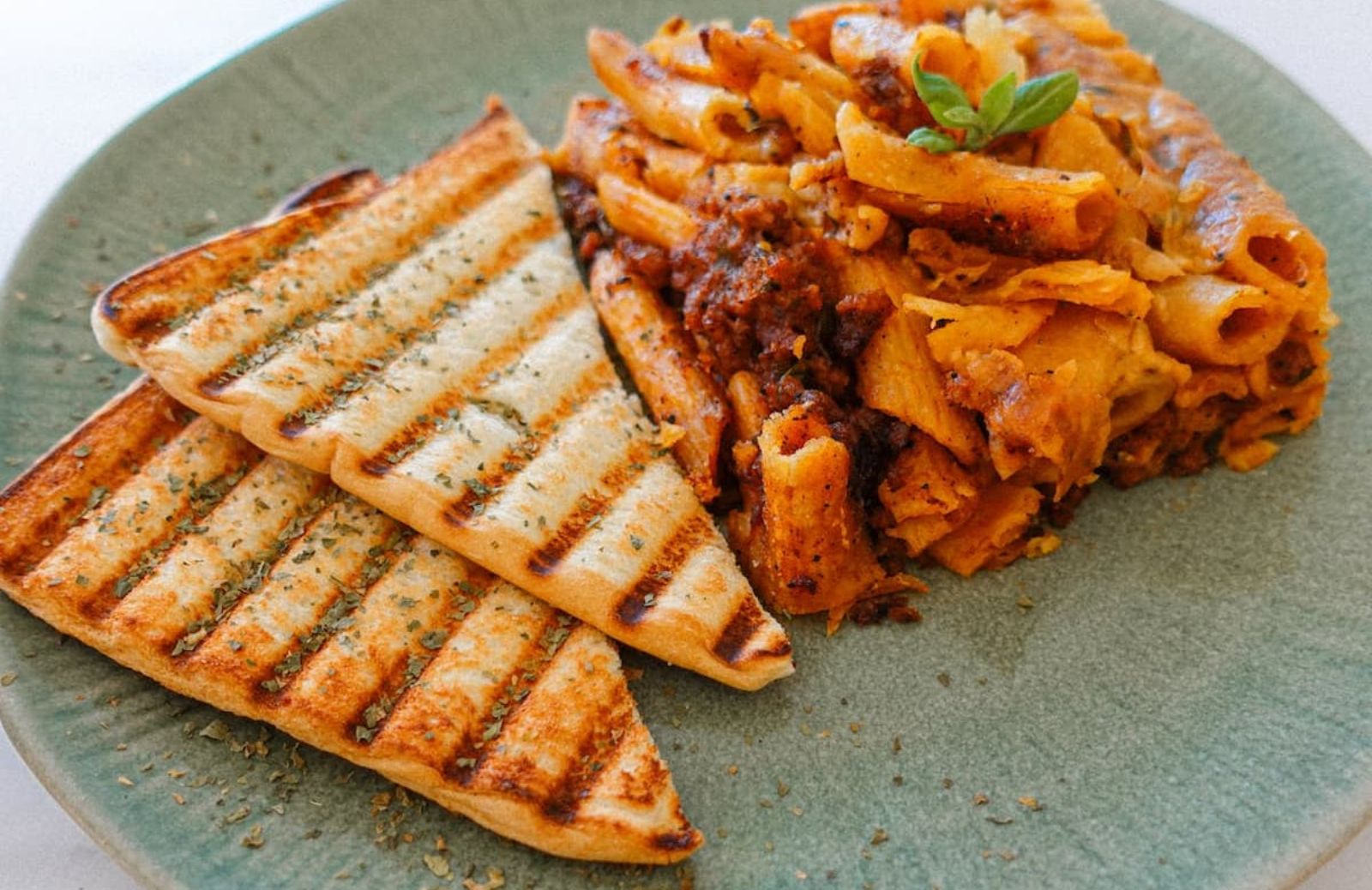Pasta al forno: ricetta senza carne