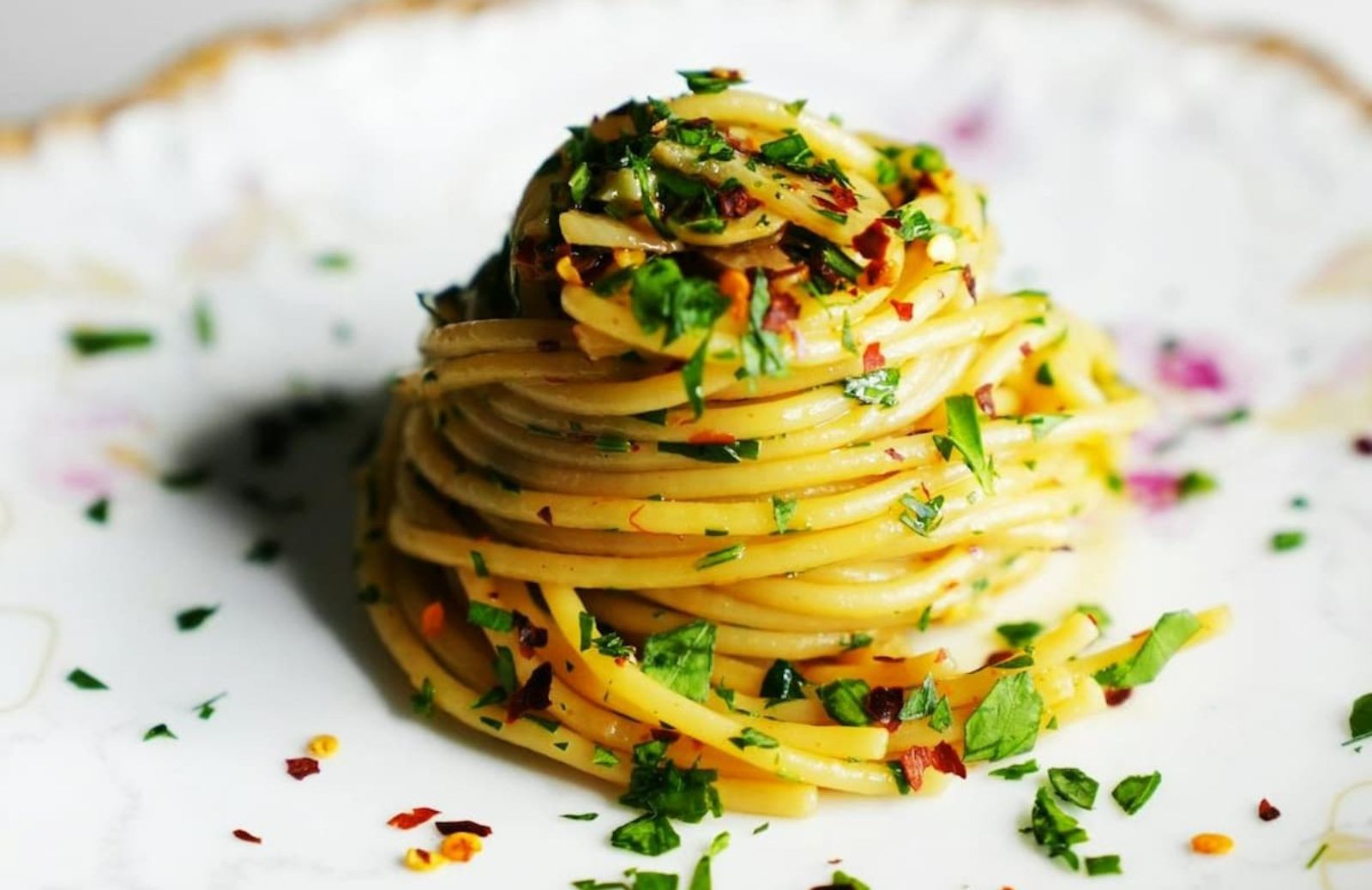 Spaghetti con colatura di alici: la ricetta