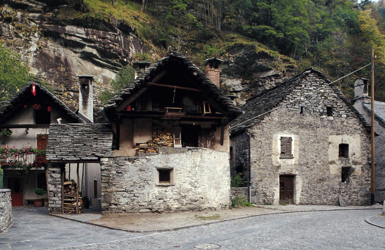 In Svizzera la Valle Maggia è da scoprire in bus!