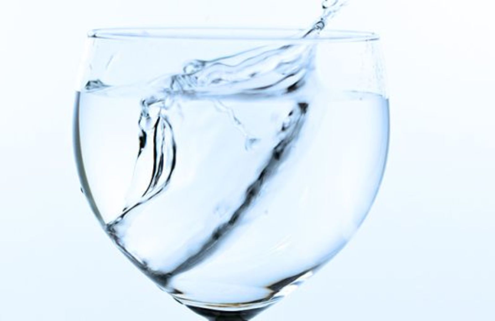 Natale, come migliorare la digestione con l’acqua