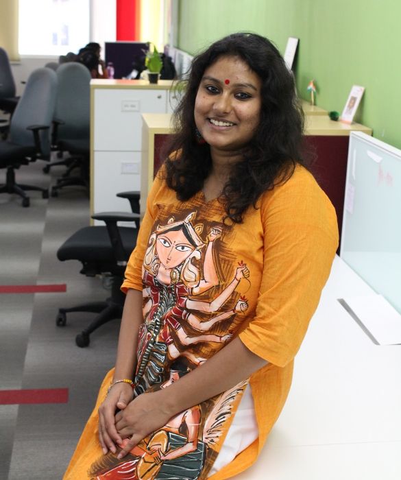 <p>Quando l'India &egrave; entrata in lockdown a causa della pandemia di Covid-19, le aziende tessili sono state chiuse. A farne le spese soprattutto le lavoratrici: &egrave; al loro fianco che lotta l&rsquo;attivista Raashi Saxena di Global Shapers Community, da sempre in prima linea per la parit&agrave; dei diritti nel suo Paese.</p>
