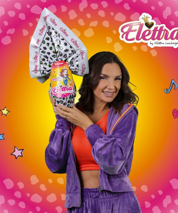 <p>Elettra Lamborghini fa il bis di Pasqua, lanciando il suo secondo uovo prodotto da Walcor. Sull'incarto maculato su sfondo bianco c'&egrave; anche una versione cartone animato della cantante. Le uova di cioccolato sono disponibili in diversi formati: 45g, 150g, 280g e 320g con un morbidissimo peluche esterno.</p>
