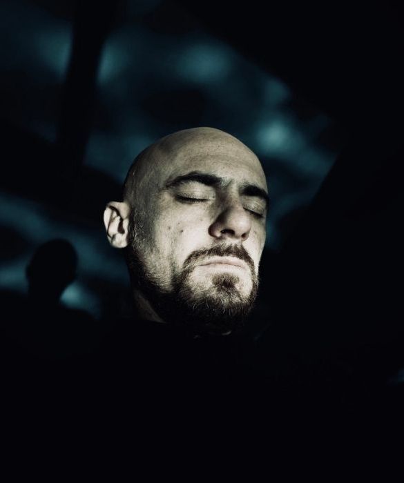 <p>Fabio e Damiano D&rsquo;Innocenzo, alla macchina da presa, Elio Germano protagonista. Dopo <em>Favolacce</em>, stessa formula per America Latina, ambientato appunto nella citt&agrave; laziale: come anticipato dai registi, una storia d&rsquo;amore e al tempo stesso un thriller.</p>
