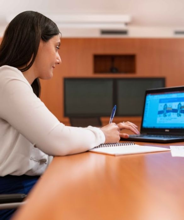 <p>Perch&eacute; riuscir&agrave; a essere mamma e in carriera e arriver&agrave; comunque in ufficio prima di te.&nbsp;</p>
