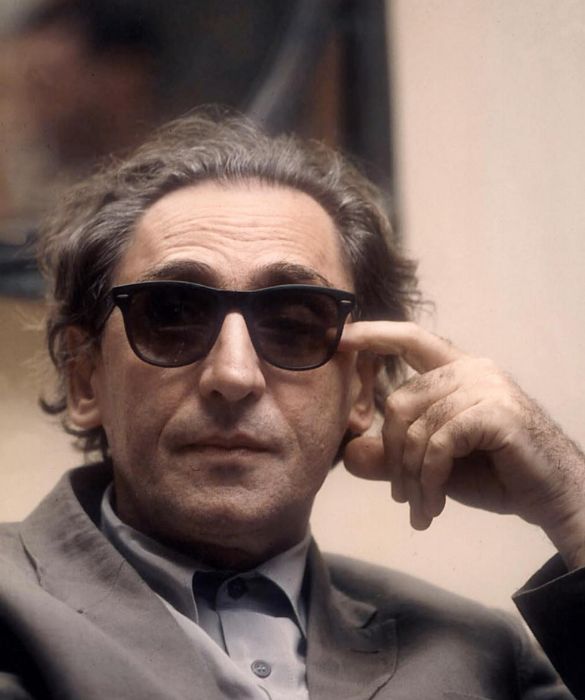<p>Il <strong>Maestro</strong> della musica italiana, l&rsquo;uomo che ha unito alto e basso, lo <strong>sperimentatore</strong> per eccellenza, il <strong>genio</strong> assoluto, il paroliere dei testi carichi di riferimenti religiosi, antropologici e geografici, per questo oscuri e affascinanti. <strong>Franco Battiato</strong> non c&rsquo;&egrave; pi&ugrave;: si &egrave; spento il 18 maggio nella sua casa di <strong>Milo</strong>, alle pendici dell'Etna. Se n&rsquo;&egrave; andato solo fisicamente, sconfitto dalla <strong>malattia</strong>, perch&eacute; la sua <strong>eredit&agrave; musicale</strong>, pardon culturale, rimarr&agrave; immensa. Ecco le <strong>reazioni social</strong> di alcuni suoi colleghi (e amici, in taluni casi).</p>
