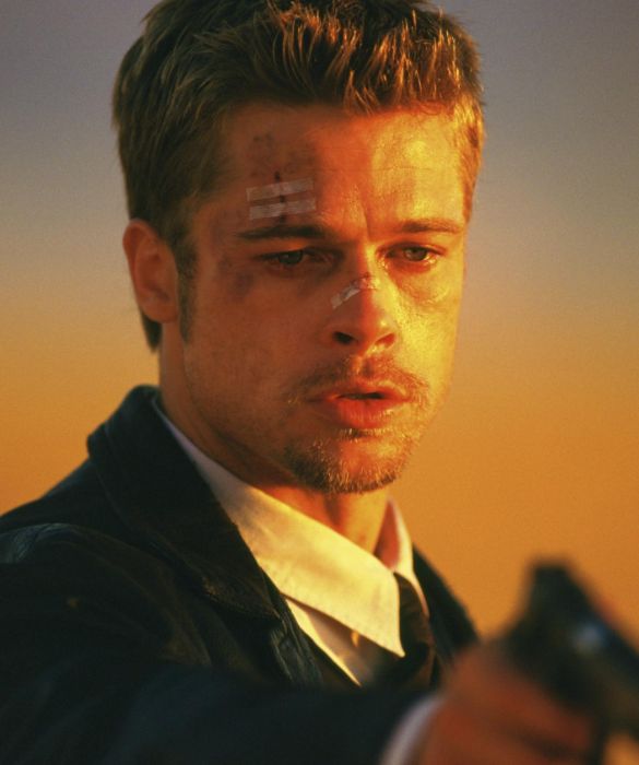 <p>L&rsquo;ultimo film di <strong>Brad Pitt</strong>, Ad Astra (2019), &egrave; stato accolto positivamente dalla critica ma non ha avuto un grande successo al botteghino. Ci sta, in una carriera lunga e prolifica come quella del <strong>divo di Hollywood</strong>, di fare qualche passo falso. In compenso, provando a fare una top ten delle sue performance non c&rsquo;&egrave; che l&rsquo;imbarazzo della scelta. E noi, appunto, ci abbiamo provato, lasciando a malincuore fuori film romantici come Vento di passioni (1994) e Vi presento Joe Back (1998), i notevoli Babel (2006) e Burn After Reading (2008), nonch&eacute; Fury (2014), The Tree of Life (2011) e Mr. & Mrs. Smith (2005), che fece nascere l&rsquo;amore con Angelina Jolie (ecco le cose da sapere sul divorzio dei Brangelina). Fuori anche 12 anni schiavo (2013) e Thelma & Louise (1991), non perch&eacute; non meritassero, ma per la brevit&agrave; della sua parte. Ecco la top ten (in ordine casuale) della <strong>filmografia di Brad Pitt</strong>.</p>
