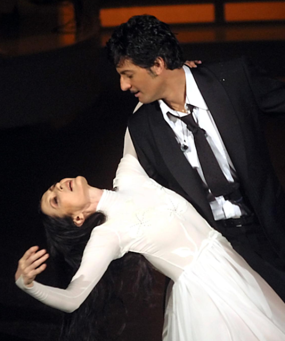 <p>Star di livello internazionale, Carla Fracci non disdegna le apparizioni televisive: eccola nel 2002 ospite di Fiorello a &ldquo;Stasera pago io&rdquo;, show andato in onda su Rai Uno.&nbsp;</p>
