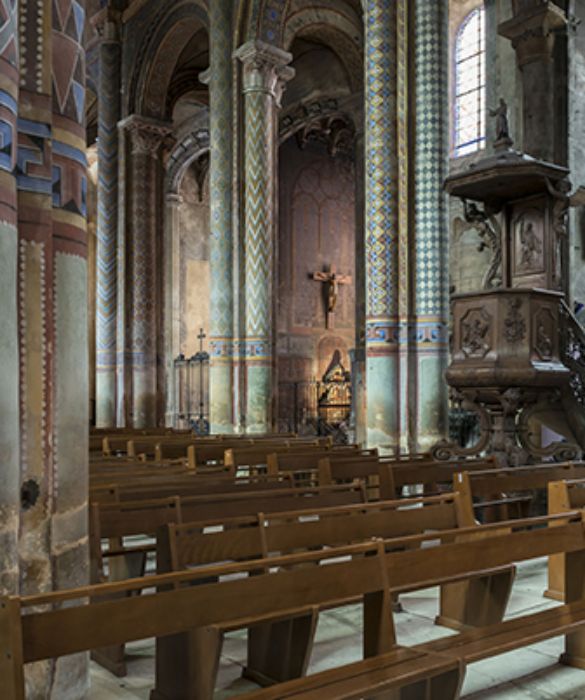 <p>Sono imponenti, maestose, suggestive e, proprio per questo, potenzialmente spaventose. Ebbene s&igrave;, stiamo parlando delle <strong>chiese</strong>. Chi &egrave; affetto da <strong>ecclesiofobia</strong> pu&ograve; essere intimorito dall&rsquo;edificio stesso &ndash; e quindi sentirsi in imbarazzo di fronte all&rsquo;invito a un matrimonio &ndash; oppure dall&rsquo;istituzione, con tutto ci&ograve; che rappresenta a livello spirituale e simbolico.</p>
