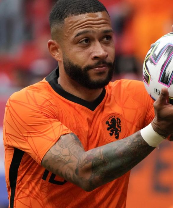 <p>Tamarro ben oltre i limiti della decenza, l&rsquo;olandese Memphis Depay &egrave; anche fisicatissimo. E poi &egrave; fashion victim, perfetto per lunghe sessioni di shopping a due.</p>
