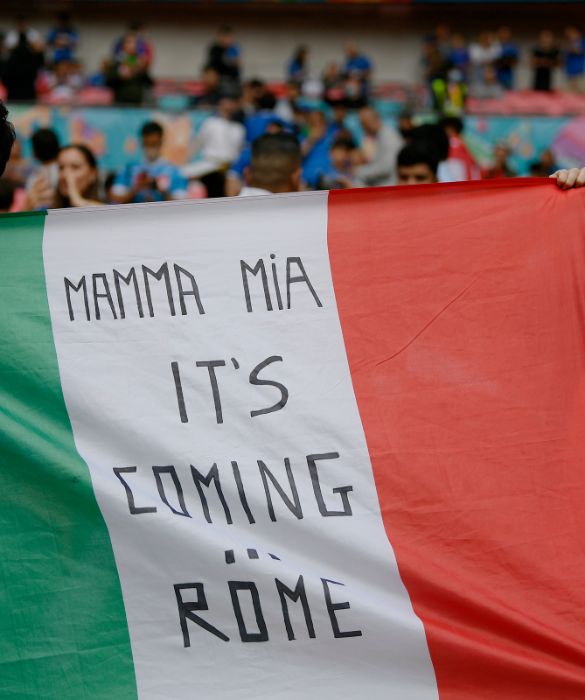 <p>L'Italia ha vinto il Campionato Europeo per la seconda volta nella sua storia, 53 anni dopo la prima volta. Nel 1968 aveva trionfato in casa, allo Stadio Olimpico di Roma, l'11 luglio 2021 lo ha fatto in casa dei "maestri" inglesi, praticamente in trasferta. Ecco perch&eacute;, secondo noi, <strong>gli Azzurri sono tornati sul tetto d'Europa</strong>.&nbsp;</p>
