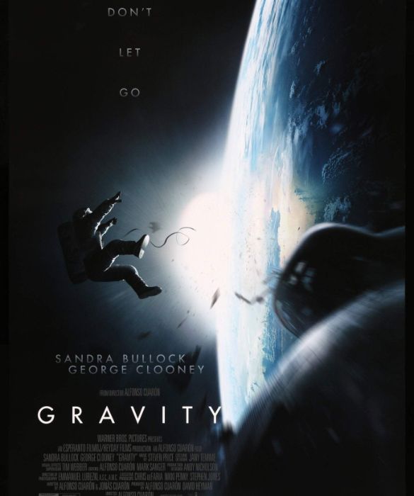 <p>Tra i film sullo spazio pi&ugrave; rilevanti degli ultimi anni c&rsquo;&egrave; senza dubbio Gravity: appena due attori, Clooney e Sandra Bullock, Alfonso Cuar&oacute;n alla regia, dieci nomination agli Oscar e sette statuette portate a casa. Per gli amanti del genere, un must.</p>
