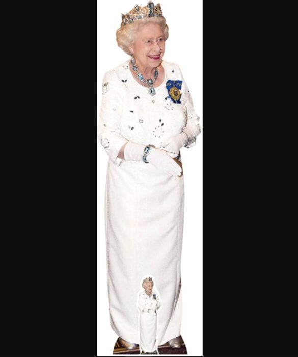 <p>Un cartonato della regina Elisabetta, a grandezza naturale. Non c&rsquo;&egrave; da aggiungere altro.</p>

