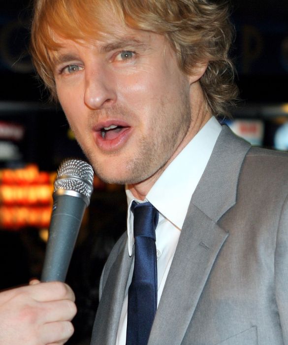<p>A proposito di nasi, anche Owen Wilson pu&ograve; dire decisamente la sua. L&rsquo;attore texano ha infatti il setto nasale completamente deviato. D&rsquo;altra parte se l&rsquo;&egrave; rotto due volte: la prima durante una rissa negli anni del liceo e la seconda giocando a football con gli amici.</p>

