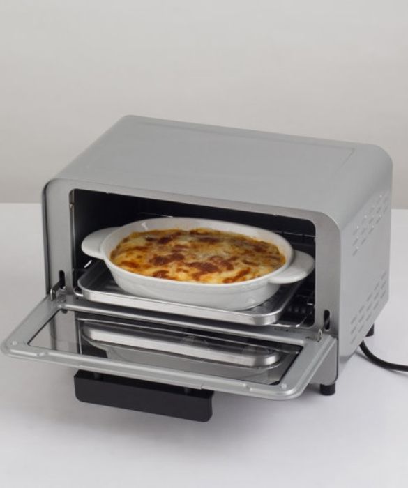 <p>Per la pizza va usato il forno grande. E anche per una bella teglia di lasagne. Ma per preparare o scaldare quantit&agrave; di cibo pi&ugrave; piccole non c&rsquo;&egrave; bisogno di accendere il forno grande: meglio ricorrere al fornetto elettrico, che ovviamente usa meno energia per scaldarsi.</p>
