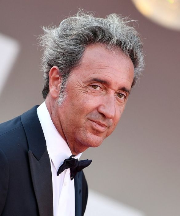 <p><em>&Egrave; stata la mano di Dio</em> di <strong>Paolo Sorrentino</strong> &egrave; nella cinquina dei candidati per il Miglior Film Straniero alla <strong>94esima notte degli Oscar</strong>. Difficile che il regista napoletano riesca a fare doppietta, dopo la vittoria nel 2014 con <em>La grande bellezza</em>. Tra i film nominati c&rsquo;&egrave; anche il giapponese <em>Drive my car</em> di <strong>Ryusuke Hamaguchi</strong>, che ha fatto il pieno di candidature: miglior sceneggiatura e regia, ma soprattutto miglior film in assoluto. Gli altri concorrenti nella categoria Best International Feature sono Flee (Danimarca), <em>La peggiore persona del mondo </em>(Norvegia) e<em> Lunana, a yak in the classroom</em> (Bhutan). Sognar non nuoce&hellip; In attesa del 27 marzo, data di consegna delle statuette, ripercorriamo <strong>la carriera di Sorrentino</strong> attraverso i suoi lungometraggi.</p>
