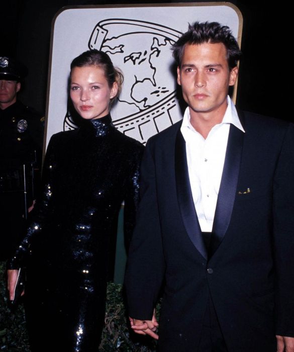 <p>Famoso anche per le sue <strong>relazioni burrascose</strong>, negli anni &lsquo;90 Johnny Depp ha fatto coppia fissa per quattro anni con la <strong>supermodella</strong> pi&ugrave; ribelle di tutte. Insieme facevano faville, in tutti i sensi: bellissimi, famosi, accomunati entrambi da un <strong>look trasandato-chic</strong> e da un temperamento tutt&rsquo;altro che placido, fomentato dall&rsquo;attitudine per gli eccessi. Pare che distruggere stanze d&rsquo;albergo fosse la loro specialit&agrave;, tanto da causare a Depp un <strong>arresto</strong>.</p>
