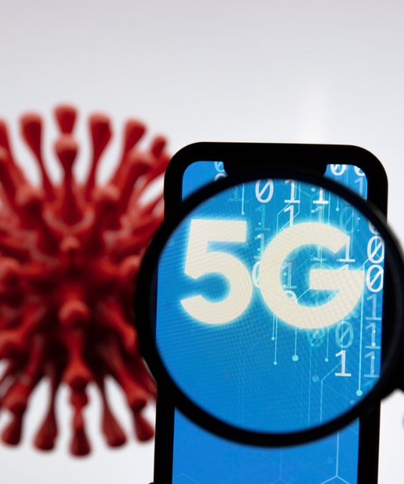 <p>Secondo i complottisti, la tecnologia 5G &egrave; pericolosissima, in quanto le sue onde abbassano le nostre difese immunitarie. Non li avete visti gli stormi di uccelli morti a terra, dopo l&rsquo;installazione dei nuovi ripetitori? Per una propriet&agrave; matematica che al momento mi sfugge, dunque, il 5G favorisce la diffusione del virus. Altro che progresso, qui si va indietro.</p>
