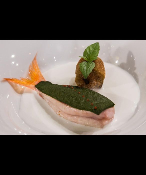 <p>Le ricette dei piatti di Masterchef pi&ugrave; difficili continuano: &egrave; la volta della triglia, melanzana e guazzetto di provola affumicata realizzata da <strong>Antonino Cannavacciuolo</strong> nella quarta stagione di MC. Si tratta di una delle ricette pi&ugrave; iconiche dello chef. La sua difficolt&agrave; sta tecnica dell'affumicatura.</p>
