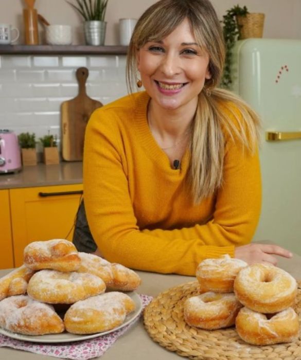 <p>Pagina Instagram dolcissima quella di Valentina Boccia, seguita da 409 mila utenti del social network. Non a caso, si chiama &ldquo;hovogliadidolce&rdquo;, mentre lei sottolinea che &ldquo;il cioccolato &egrave; sempre la risposta giusta!&rdquo;. Se volete fare bella figura con un dessert e siete a corto di idee, ve ne fornir&agrave; a bizzeffe.</p>
