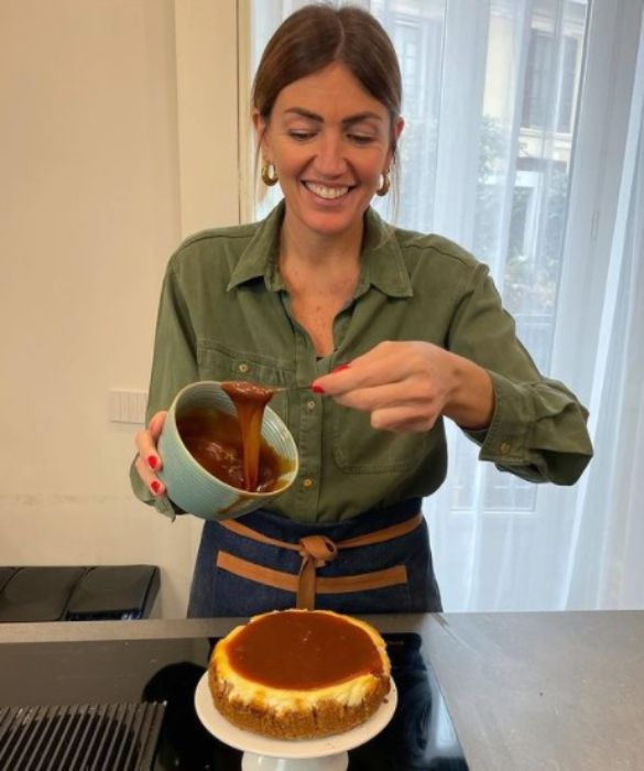 <p>Sono 716 mila i follower di Chiara Maci su Instagram, una delle food blogger pi&ugrave; conosciute d&rsquo;Italia: merito anche della sua partecipazione come giudice al programma &ldquo;Cuochi e fiamme&rdquo; e al successivo &ldquo;L'Italia a Morsi con Chiara Maci&rdquo; (Food Network). Con la sorella gestiva il sito &ldquo;Sorelle in pentola&rdquo; e oggi ne ha uno tutto suo. Ha avuto una relazione con lo chef Filippo La Mantia, da cui nel 2018 &egrave; nato un figlio.</p>
