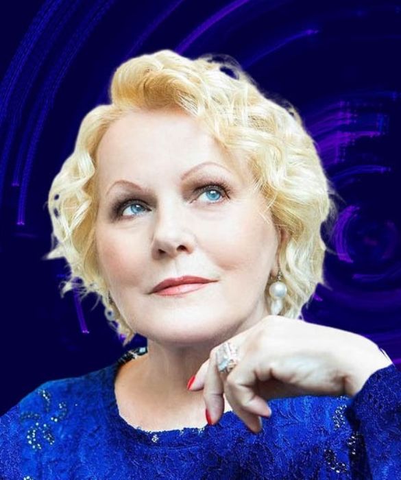<p>Tenta l&rsquo;avventura bis nei reality show dopo una lontana partecipazione a La Fattoria. Katia Ricciarelli, nota cantante lirica. Ma qualcuno l&rsquo;ha mai sentita cantare?</p>
