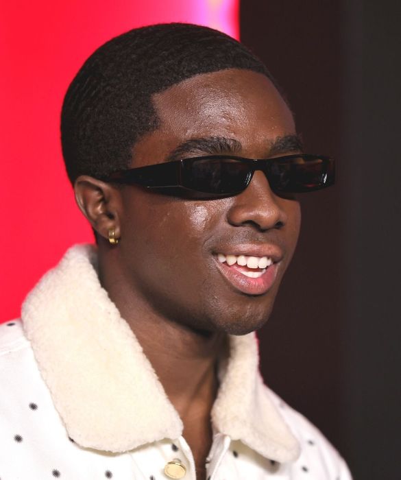 <p>Dopo Stranger Things ha recitato in <em>High Flying Bird</em>, diretto da Steven Soderbergh, e poi come coprotagonista al fianco di Idris Elba in <em>Concrete Cowboy</em>. &Egrave; il pi&ugrave; grande del gruppo: Caleb McLaughlin ha infatti compiuto 20 anni lo scorso ottobre.</p>
