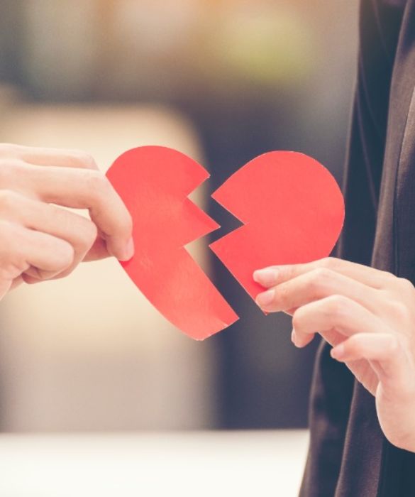 <p>In rete si leggono tantissimi consigli da mettere in pratica per <strong>far tornare l&rsquo;ex fidanzato</strong>, anche a distanza di anni.</p>
<p>C&rsquo;&egrave; chi propone la<strong> legge di attrazione</strong>, chi<strong> trucchi di psicologia</strong> su <strong>come riconquistare un ex in 7 giorni </strong>(quasi fosse una dieta), chi ti spiega come far tornare l&rsquo;ex che <strong>vuole stare solo</strong>, o <strong>se ha un&rsquo;altra</strong>.</p>
<p>Sei davvero sicura di volerci riprovare con il tuo ex? Allora ecco <strong>10 suggerimenti che ti invitiamo a leggere perch&eacute; forse non tutto &egrave; perduto</strong>, ma l&rsquo;amore che hai verso te stessa potrebbe esserlo in men che non si dica.</p>
