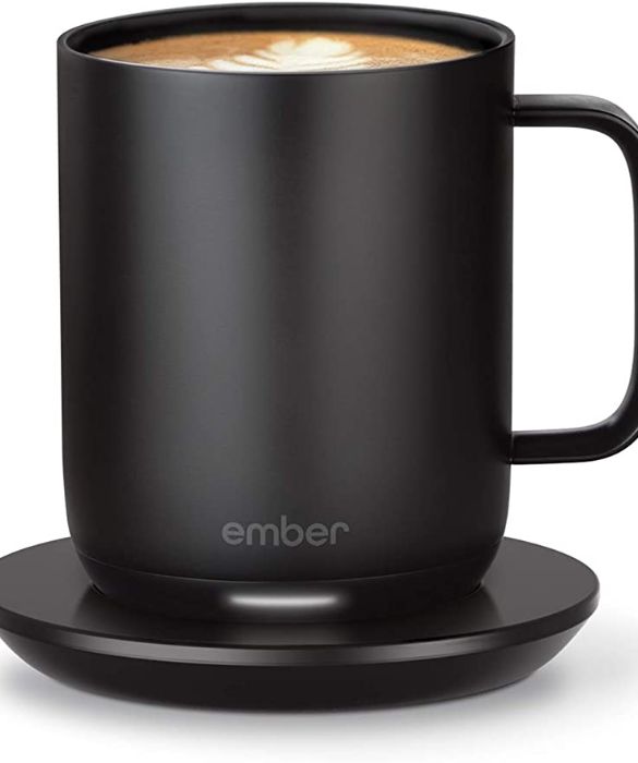<p>Una mamma moderna gradir&agrave; tutto quello che &egrave; smart. Persino una tazza, capace di mantenere il liquido al suo interno alla temperatura voluta anche per molte ore, grazie a una app. Le smart mug consentono di impostare una temperatura precisa, monitorare il consumo di caffeina, salvare le temperature per le bevande preferite, personalizzare il colore del Led e molto altro. E ci sono anche da viaggio!</p>
