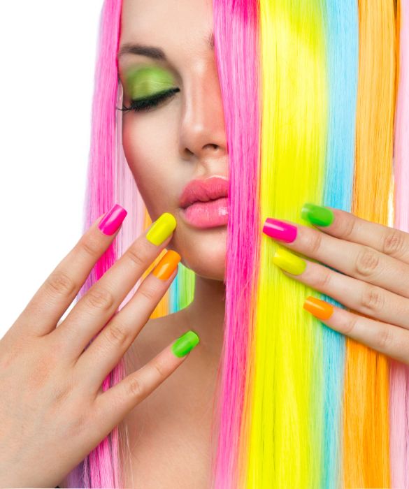 <p>Le <strong>unghie gel fluo</strong> sono una delle manicure pi&ugrave; divertenti da sfoggiare, in ogni stagione. Potremmo definirle come la manicure pop del momento. Come tutti gli <a href=