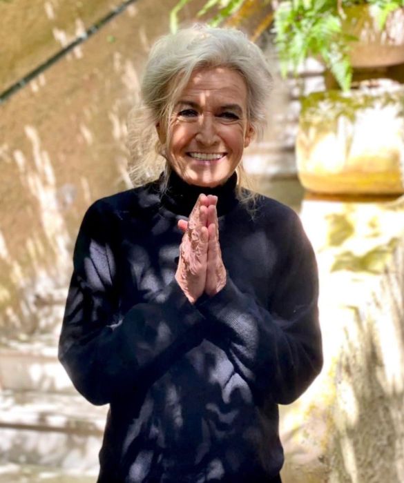 <p>La poliedrica intellettuale e scrittrice italiana, &egrave; un'altra figura di spicco che ha scelto di abbracciare la sua chioma argentata. I suoi capelli bianchi, spesso raccolti in un'elegante coda di cavallo, sono diventati quasi un suo marchio di fabbrica, un simbolo della sua indipendenza e della sua libert&agrave; di espressione. Barbara Alberti dimostra che <strong>i capelli bianchi non sono solo un segno del passare del tempo, ma possono essere un elemento di grande fascino e personalit&agrave;</strong>, soprattutto quando sono portati con la disinvoltura e l'ironia che la contraddistinguono.&nbsp;Foto: Instagram @barbaraalbertiofficial</p>
