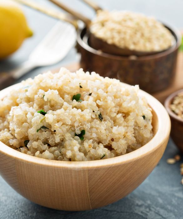 <p>Sembra un cereale ma in realt&agrave; &egrave; un seme. Gluten free, nutriente e proteica, &egrave; ricca di fibre e priva di colesterolo. Si presta a innumerevoli <a href=