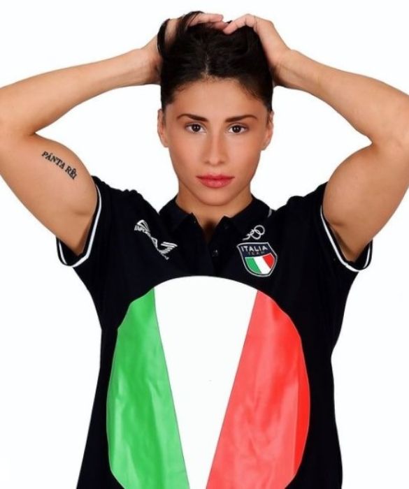 <p>Negli altri sport da combattimento c&rsquo;&egrave; grande attesa per<strong> Irma Testa</strong> (23 anni), prima <strong>pugile </strong>italiana a disputare un'Olimpiade in occasione di Rio de Janeiro 2016. Tre anni dopo si &egrave; laureata campionessa europea nella <strong>categoria 57 kg (pesi piuma)</strong>, sconfiggendo l'inglese Karriss Artingstall con verdetto unanime.</p>
