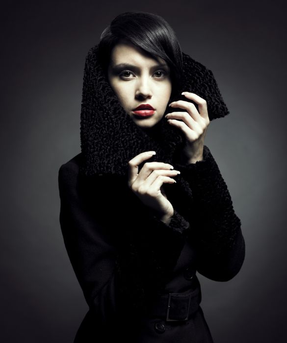 <p>Il nero &egrave; un colore universale: abbinalo con un qualsiasi altro colore e il risultato &egrave; garantito! Per look total black in inverno, per&ograve;, assicurati di avere un make up adatto, cos&igrave; da non rendere smorto l'incarnato!</p>

