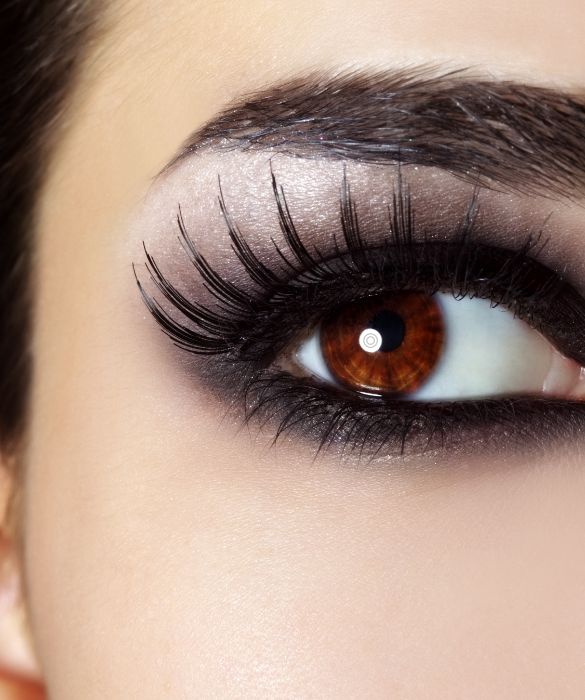 <p>Il trucco smokey eyes &egrave; perfetto per ogni occasione: allunga l'occhio e rende lo sguardo magnetico</p>

