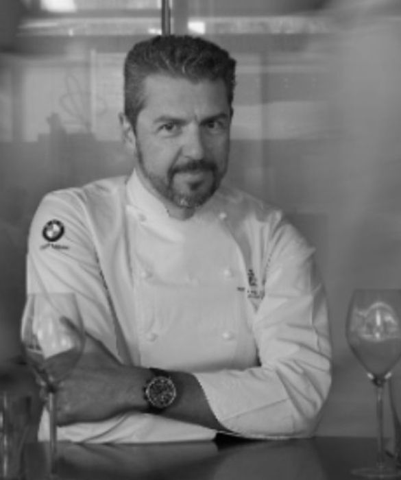 <p>Un altro chef stellato, apprezzato in Italia e all&rsquo;estero che ha ceduto al fascino della televisione: Andrea Berton ha preso parte, in veste di giudice, al reality Il Ristorante degli Chef su Rai 2. Il suo ristorante Berton si trova in una via centrale di Milano e qui si possono assaporare, all&rsquo;interno di una struttura estremamente elegante, piatti moderni con ingredienti classici, il tutto accompagnato da vini di alta qualit&agrave;. Il suo fatturato &egrave; di 5,4 milioni di euro.</p>
