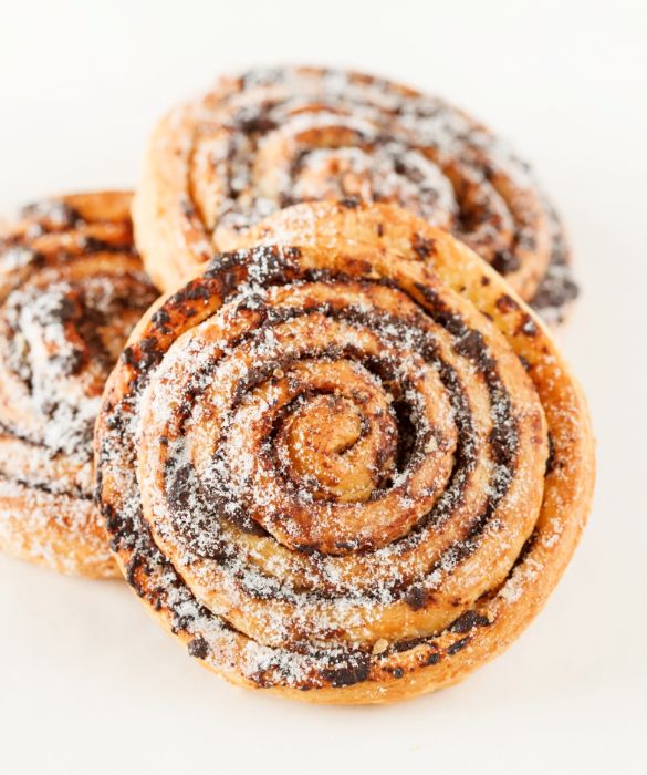 I cinnamon rolls sono dolci tipici del nord Europa e nord America.
Sono spirali di pasta lievitata farciti con burro, zucchero e cannella. Gustati caldi sono davvero deliziosi.