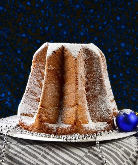 <p>Pandoro, panettone, ma anche struffoli, torrone, croccante, pandolce e molti altri ancora. Le leccornie della tradizione italiana riservate al periodo natalizio sono cos&igrave; tante che &egrave; impossibile ricordarle tutte. Ma lo sapete quali sono i dessert che si cucinano nel resto del mondo in questo stesso, magico periodo dell'anno?</p>
