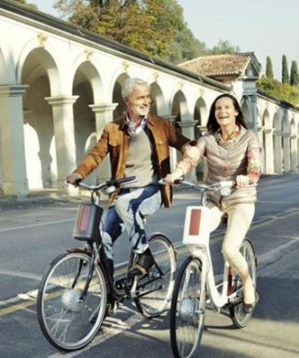 Design accattivante, cuore “elettrico”. Ed ecologico. È la bici progettata dalla mutinazionale Askoll, che fa il salto: dalla produzione di elettrodomestici alla e-bike mossa dal motore di una lavatrice.
Credit © Askoll.com
