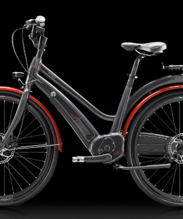 Avete voglia di fermarvi a bere un caffè? Niente paura, l’e-bike Neox può essere lasciata tranquillamente in strada senza preoccuparsi dei ladri. Se ve la rubano, basta inserire un codice pin e il ladro non riuscirà più a pedalare!
Credit © Myneox.it
