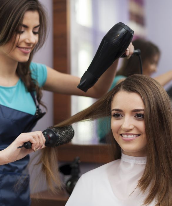 <p>Come quando eravate piccole: farsi belle con le amiche &egrave; sempre divertente! Perch&eacute; allora non giocare al parrucchiere per fare bella la nostra amica del cuore?</p>
