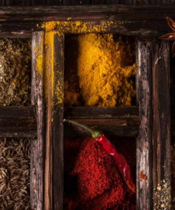Zenzero, pepe nero, cannella e tutte le spezie dal sapore più pungente sono in grado di aiutarci a bruciare molte più calorie di quello che pensiamo. Perciò è giunto il momento di iniziare ad aggiungere alla nostra alimentazione anche le spezie. Otterremo solo benefici!
Zenzero, pepe nero, cannella e tutte le spezie dal sapore più pungente sono in grado di aiutarci a bruciare molte più calorie di quello che pensiamo. Perciò è giunto il momento di iniziare ad aggiungere alla nostra alimentazione anche le spezie. Otterremo solo benefici!
