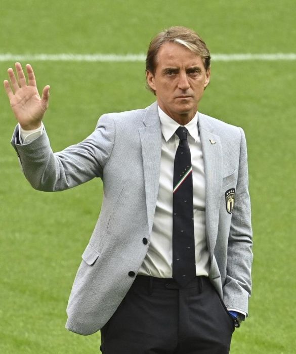 <p>Chi &egrave; l'allenatore pi&ugrave; bello di Euro 2020? Ma sono io, Roberto Mancini!</p>
