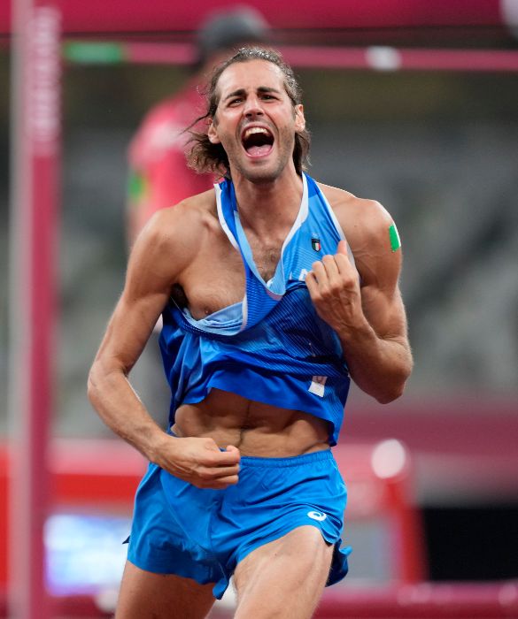 <p>Matto come un cavallo Gimbo, ma quanto &egrave; bello quando salta (e pure prima della rincorsa) il nostro Gianmarco? Alto, slanciato, agile, adesso pure olimpionico. Perfetto. Peccato che sia promesso sposo da prima di Tokyo.</p>
