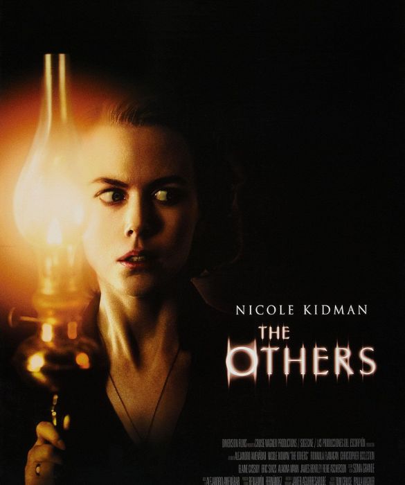 <p>Grace (Nicole Kidman) e i suoi due figli, affetti da una rara malattia che impedisce loro di avvicinarsi ai raggi del sole, vivono in una villa isolata dove iniziano a manifestarsi fenomeni paranormali. Di chi sar&agrave; la colpa?</p>
