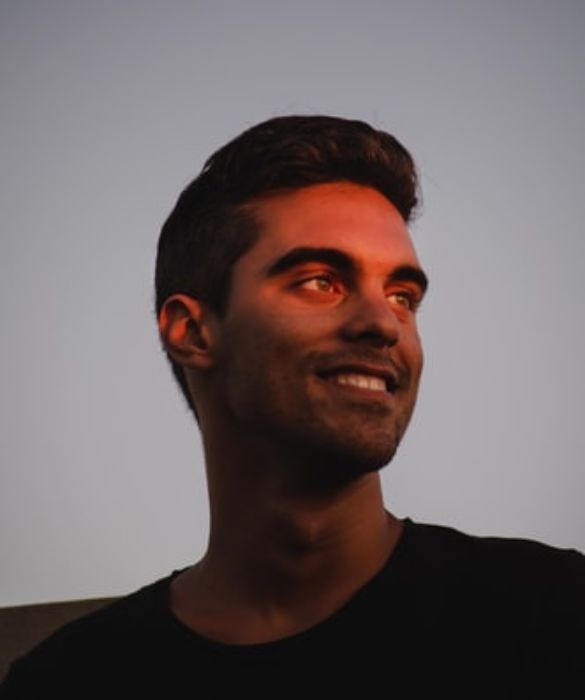 <p>Questo uomo, in genere, vince perch&eacute; &egrave; quello che vi ha fatto ridere semplicemente leggendo la sua bio. Se ha anche altre qualit&agrave;, be&rsquo;, non lasciatelo scappare con un altro match.</p>
