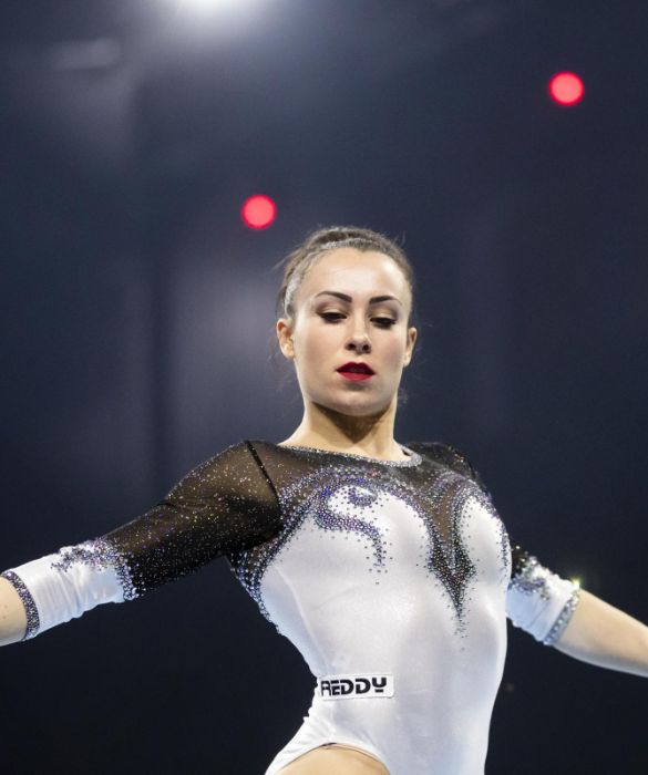 <p>Sono 384 gli atleti italiani qualificati per i <strong>Giochi Olimpici di Tokyo</strong>: 197 uomini e<strong> 187 donne</strong>, partiti per il <strong>Giappone </strong>con speranze (pi&ugrave; o meno fondate) di riportare a casa una <strong>medaglia</strong>. Per quanto riguarda gli sport di squadra femminili, clamorosa l&rsquo;assenza del &ldquo;Setterosa&rdquo;, la nazionale di <strong>pallanuoto</strong> a cui dobbiamo l&rsquo;ultimo oro (a squadre appunto), Atene 2004. Grande fiducia invece per le ragazze del <strong>volley</strong>, che possono contare sul <strong>fenomeno <a href=