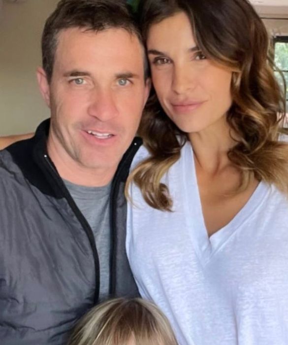 <p>Dopo 10 anni di matrimonio, giunge al capolinea anche la storia d&rsquo;amore tra <strong>Elisabetta Canalis e Brian Perri</strong>, che hanno anche una figlia, Skyler Eva, nata il 29 settembre 2015. Si vocifera che l&rsquo;ex Velina abbia gi&agrave; un nuovo amore: il campione di kickboxing Georgian Cimpeanu.</p>
