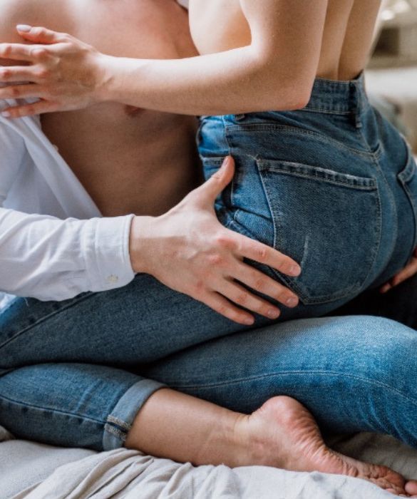<p>A volte, infatti, si potrebbe aver bisogno di uno <strong>stimolo esterno per avere voglia di fare l&rsquo;amore</strong>. Il desiderio spontaneo deriva da uno stimolo interno, mentre quello reattivo nasce da una reazione a qualcosa. Questo &egrave; il motivo per il quale scaturiscono meno relazioni sessuali da tale forma di desiderio.</p>
